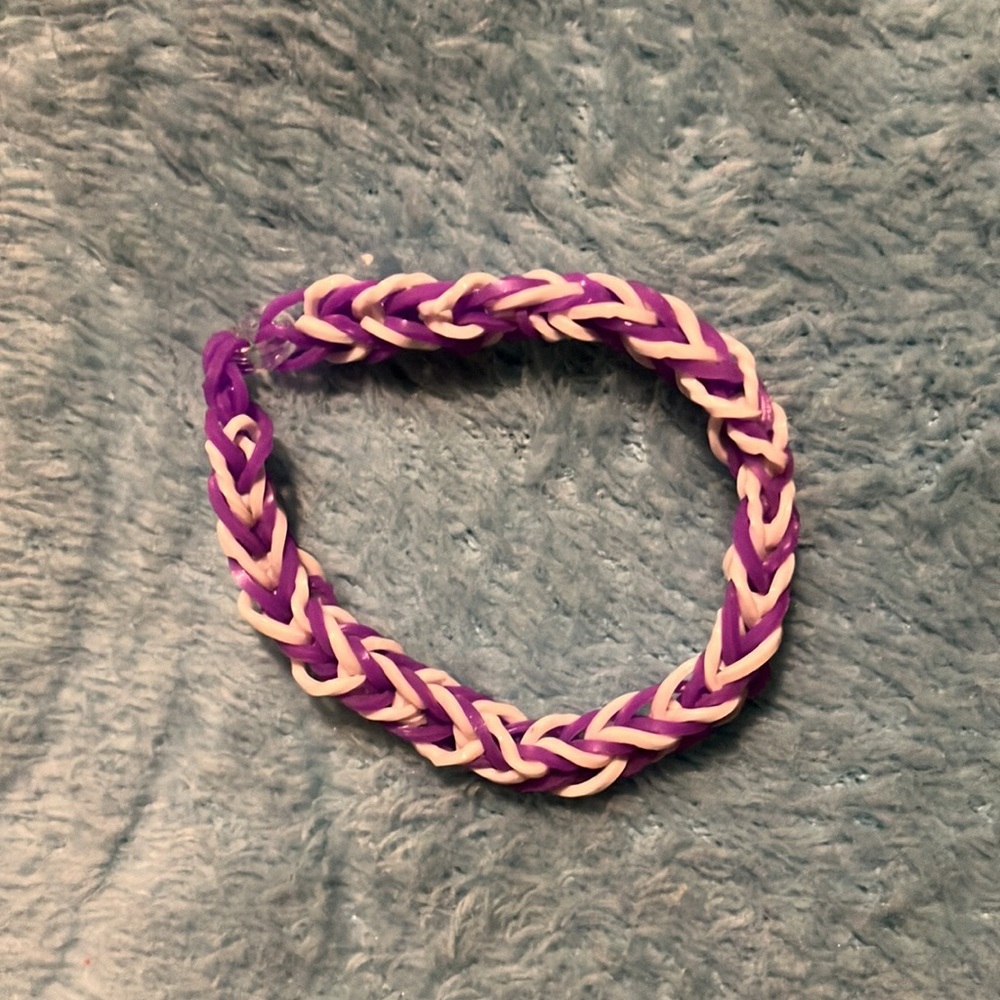 I’m selling bracelets - Picture 2 of 4